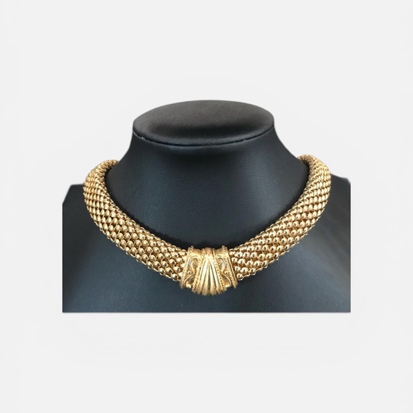 Jewelry - Vintage Gold tone Mesh  Necklace, Woven Chain Collar Mogul Magnetic Closure